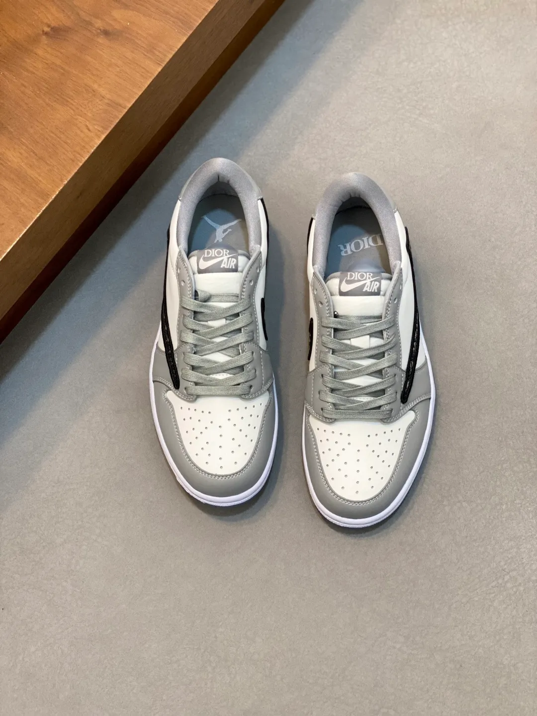 Men's shoes 💰700 [Dior-AIR] Dior co-branded model - high-end quality original single casual sports sneakers - upper: 🔝 silk calfskin, toe punching technology, tongue, brand cloth label, heel. embroidered brand logo - lining: brand canvas - outsole: original TPR·rubber·two-color molded outsole -super high quality control·fine workmanship·prominent (high-end·luxury·grade) -Size: 39-44 (38, 45, 46, can be customized)